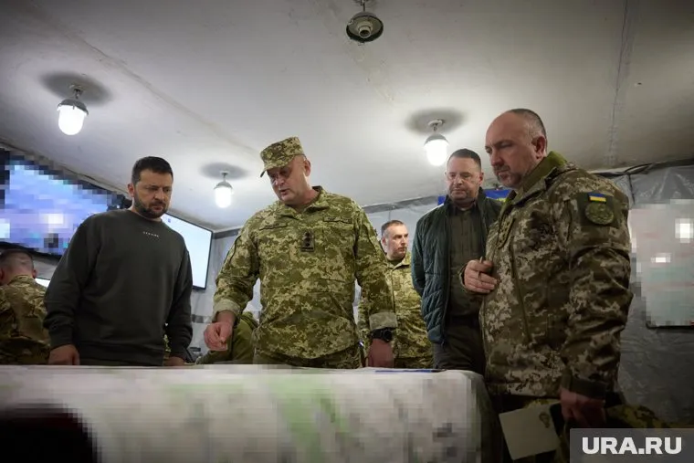 Владимир Зеленский (справа) устроил кадровые перестановки на фоне провала украинского наступления
