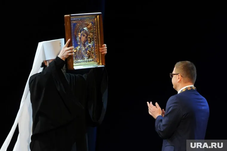 Инаугурация Текслера — самая масштабная по количеству гостей и самая безопасная, а еще самая короткая. Впервые церемония прошла без фуршета, зато приехал полпред