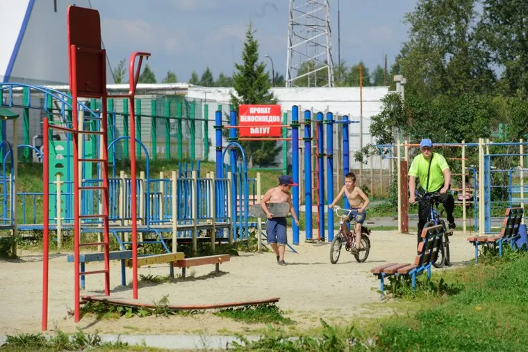 Виды Верхней Салды, прогулка, игровая площадка, спортивная площадка
