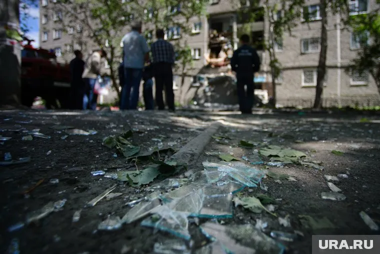 Из-за взрыва в доме выбило стекла (фото из архива)