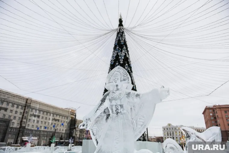 Часть главных елок в муниципалитетах уже установлена
