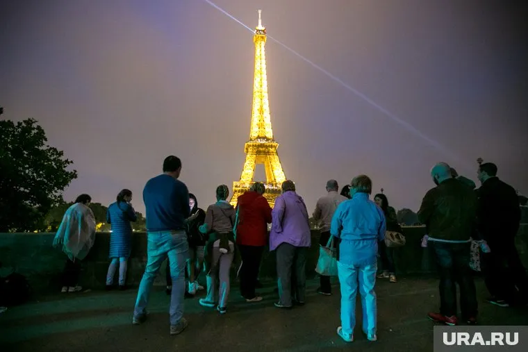 В Париже оцепили стадион