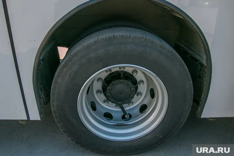 Автобусы и автомобили военных на Украине поджигают регулярно