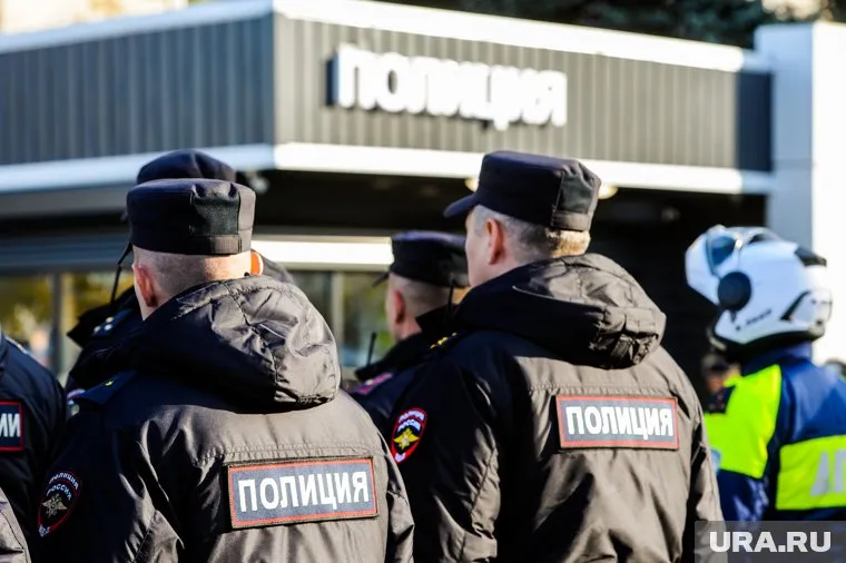 Силовики объявили в розыск мужчину за совершение преступления