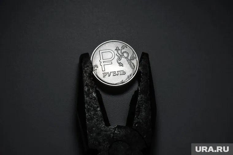 За несколько часов национальная валюта РФ упала в цене на 28,6%