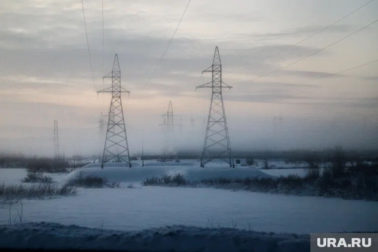 Водителя после столкновения с ЛЭП с тяжелыми травмами увезли в больницу 