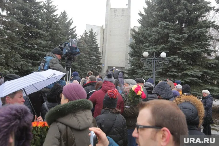 Поклонники Началовой ведут прямые трансляции с ее похорон