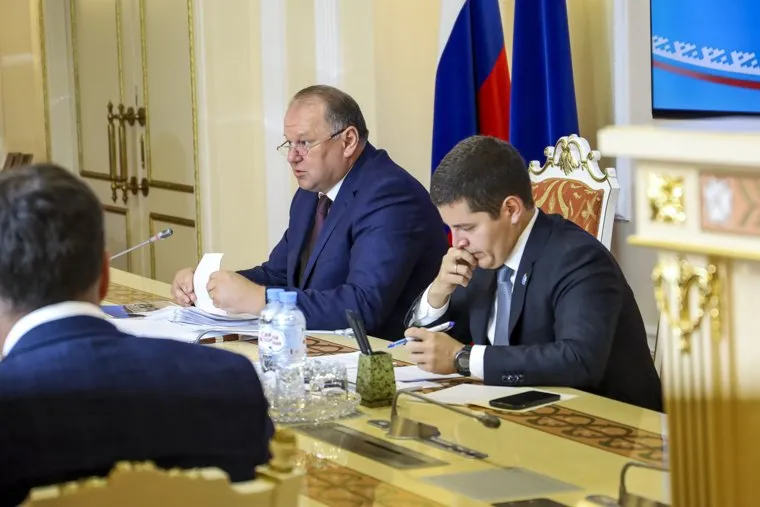 Совещание по реализации нацпроектов с участием Полномочного представителя Президента России в УРФО Николая Цуканова и губернатора ЯНАО Дмитрия Артюхова. Салехард