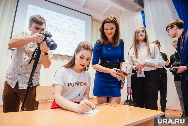 Михалкова не отказывала в автографе никому из желающих