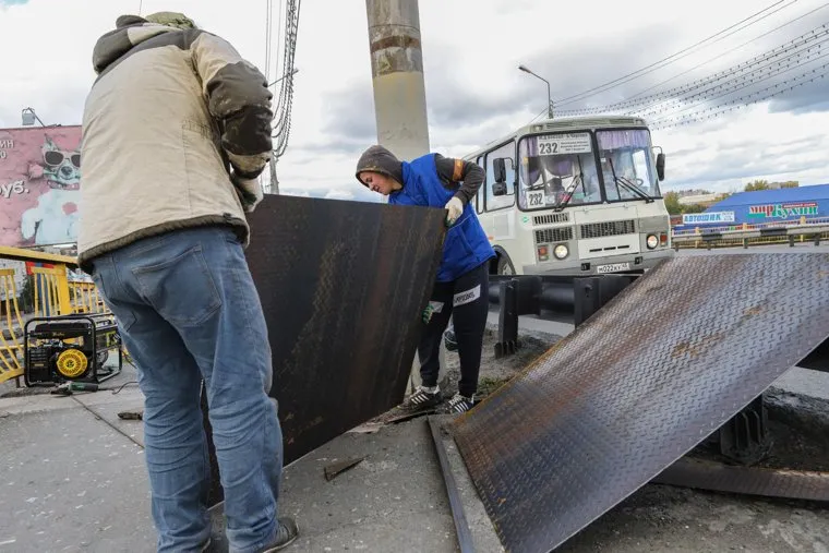 Временный ремонт тротуарной зоны на Некрасовском мосту. Курган