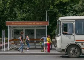 В Кургане водитель автобуса проскочил перед поездом в стиле «Форсаж»