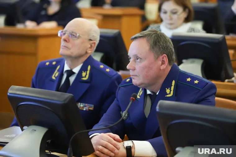 Кандидатуру Андрея Назарова (справа) согласовали на должность зауральского прокурора еще в начале года