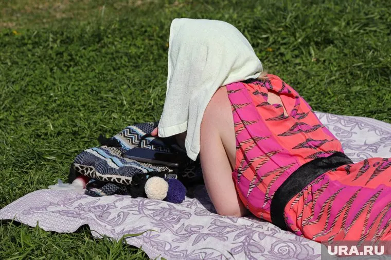 Первый летний месяц порадует теплом жителей многих регионов