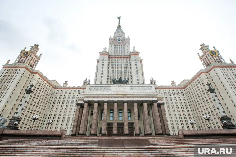 Пожару в хранилище книг МГУ дали высокий ранг сложности