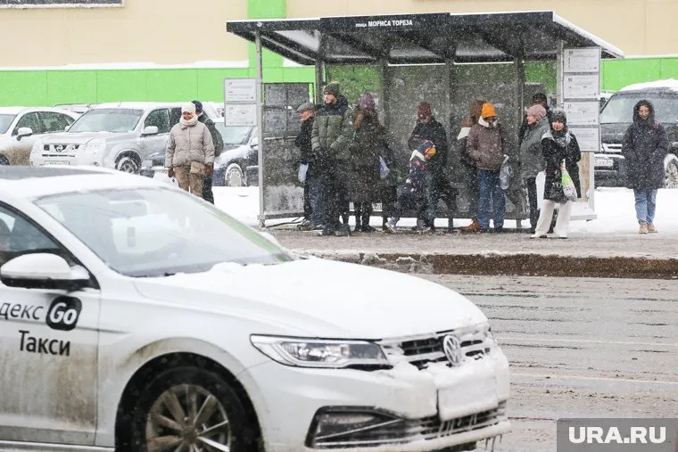 В городе из-за снегопада цены на такси выросли почти в пять раз