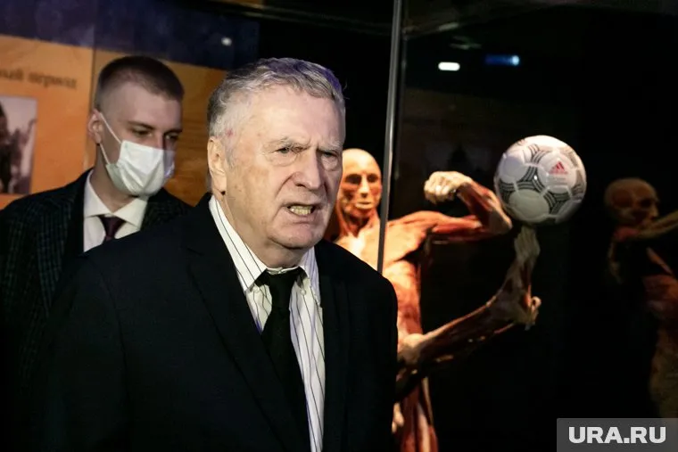 Лидер ЛДПР встал на защиту обнаженных скульптур в Эрмитаже.