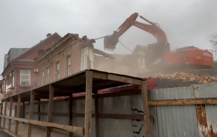 После сноса «Дома с Буддой» в Перми нашли артефакты, достойные музея. Фото