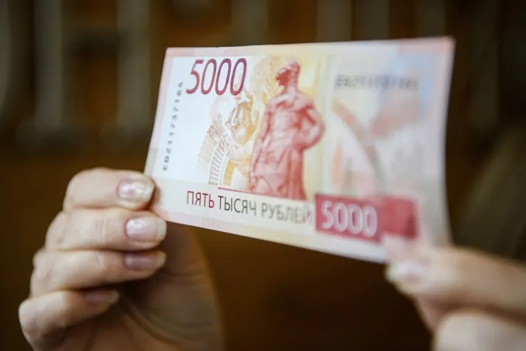 Пресс-конференция, посвященная выпуску в обращение модифицированных банкнот номиналом 5 тысяч рублей. Екатеринбург