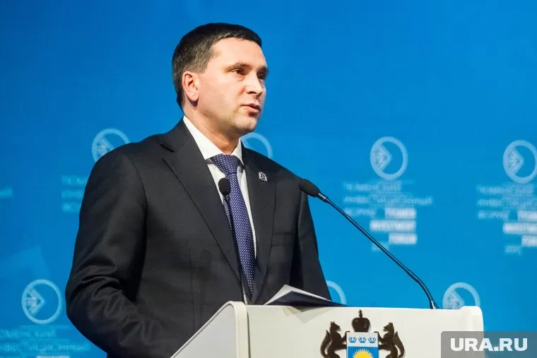 Дмитрий Кобылкин заявил, что "Ямал" продолжит пополнять парк самолетами "Сухой Суперджет"