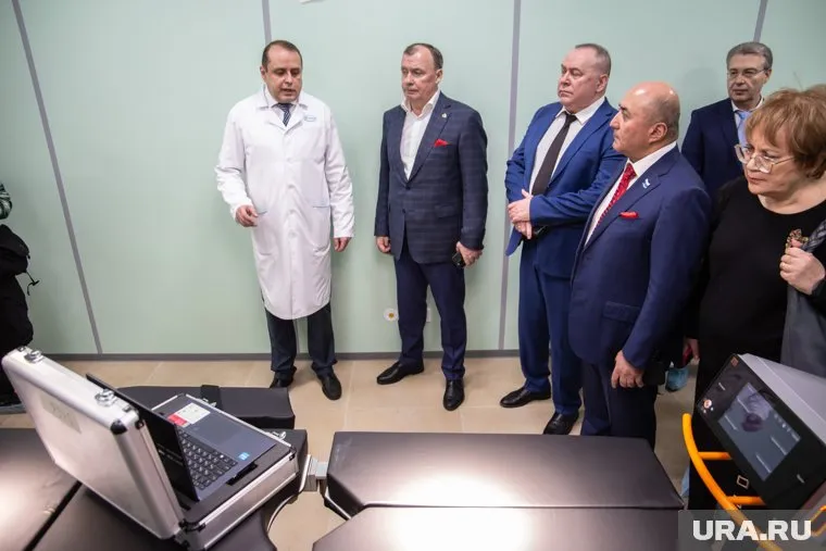 Борис Мейлах (крайний слева) так и не нашел общий язык с коллективом