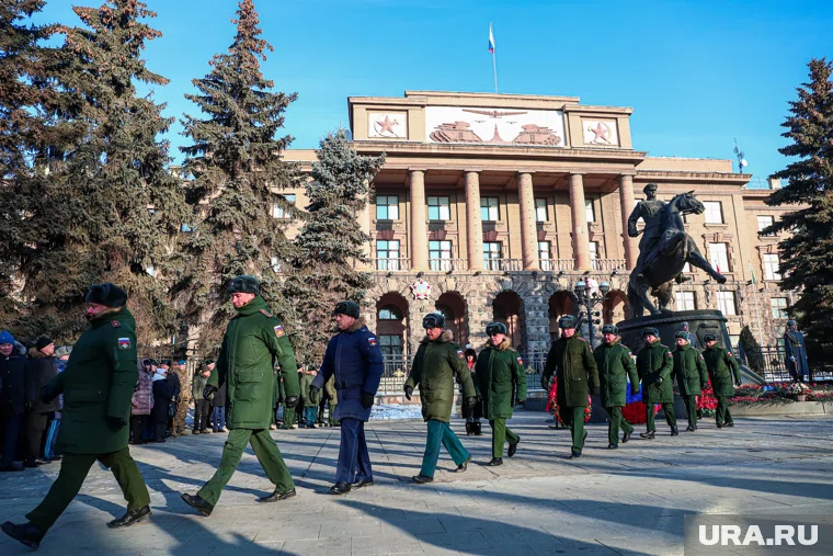 Возложение венков к памятнику маршалу Жукову. Екатеринбург
