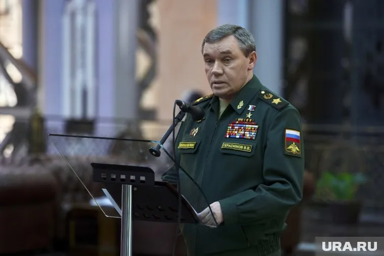 Герасимов вручил награды отличившимся бойцам группировки "Запад"