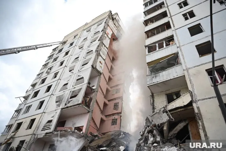 При разборе завалов спасатели находят новые тела погибших