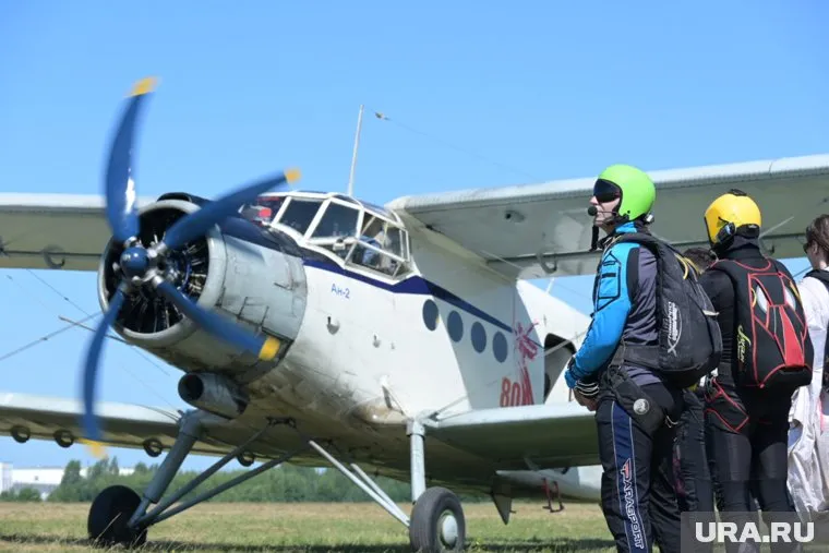 Пермяки не увидели выступление парашютистов-акробатов из-за технических проблем