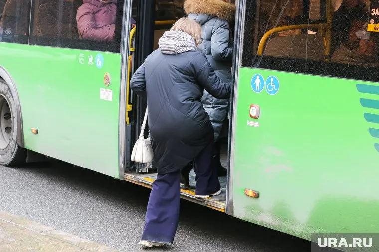 Ранее жители района жаловались главе Тюменской области на отсутствие автобусов