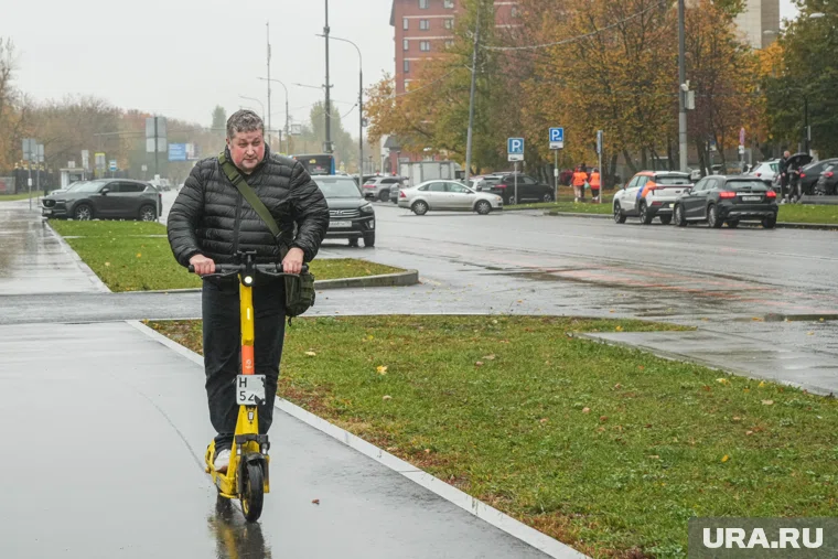 За пьяную езду у мужчины забрали самокат (архивное фото)