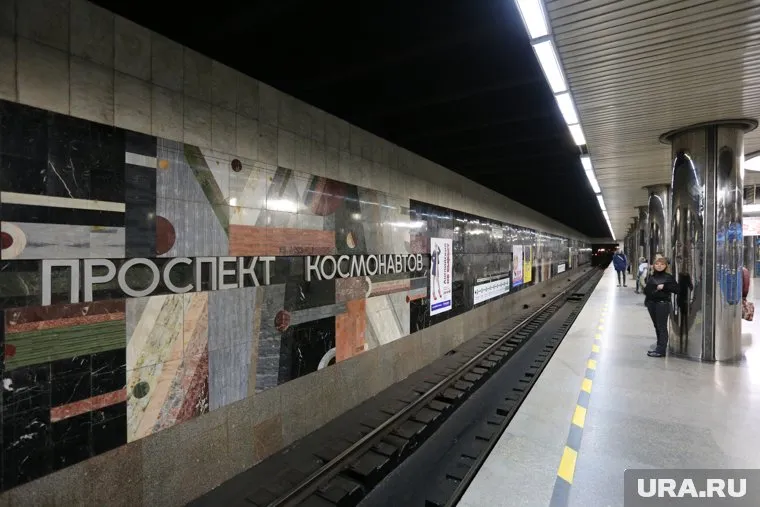 Женщина попала под поезд на станции «Проспект Космонавтов»