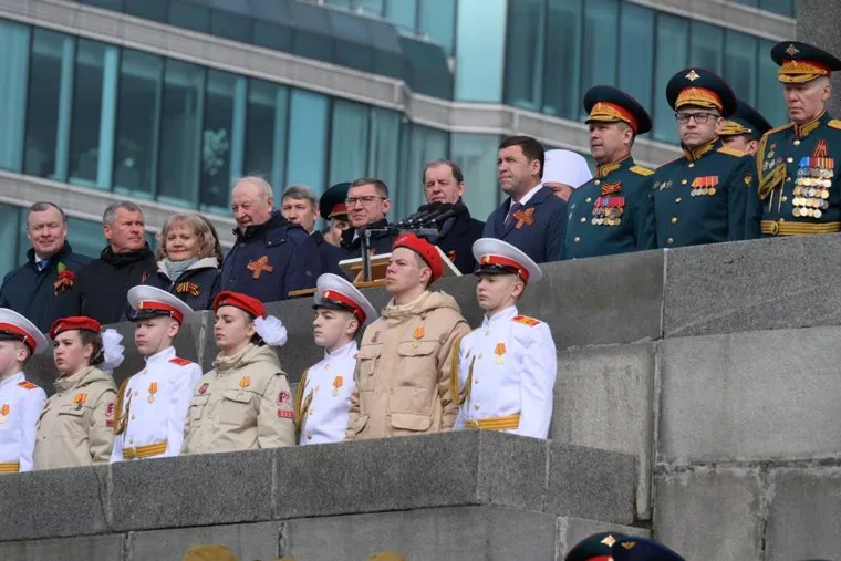 Военный парад в честь Дня Победы на площади 1905 года. Екатеринбург 