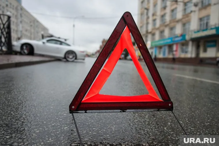 На месте ДТП правоохранители проводят проверку