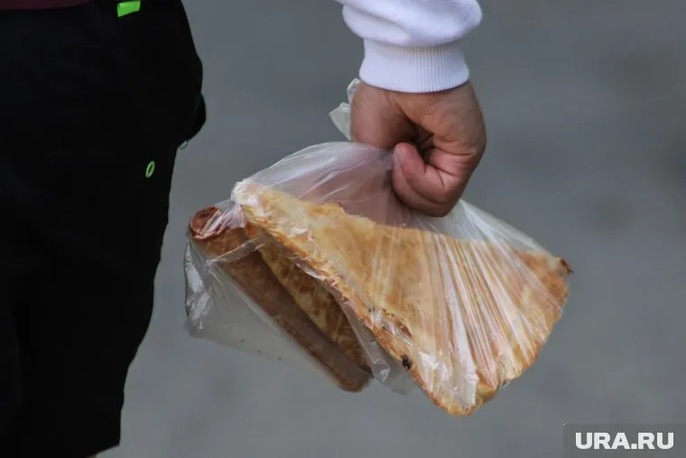 В бывшем здании туалета пекли самсу, чебуреки и пиццу