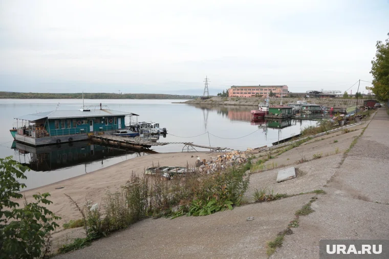 Подрядчику необходимо отбуксировать дебаркадеры к месту оказания услуг (архивное фото)