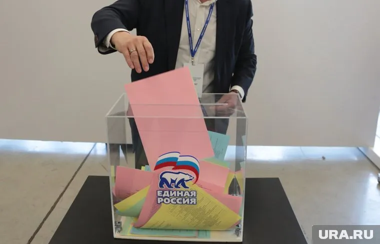 Единороссы уступают несколько округов в заксобрание коммунистам