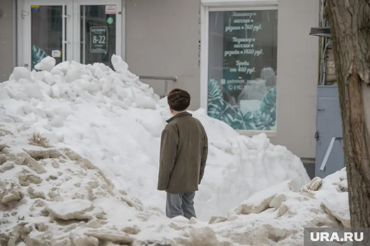 Пенсионер жил в помещении, которое было признано аварийным