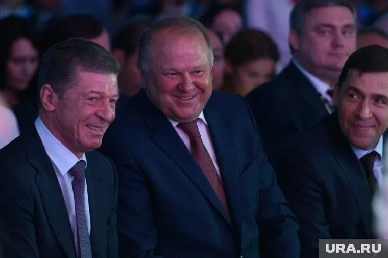 Полпред Николай Цуканов занял место рядом с вице-премьером Дмитрием Козаком