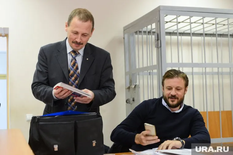 Сергей Колосовский (слева) подал апелляцию на меру пресечения Николаю Сандакову