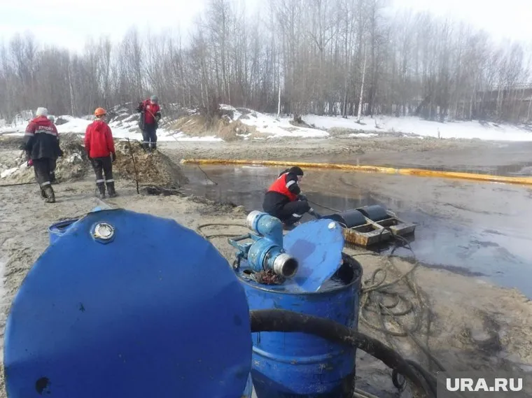 Нефтяное пятно выявлено рядом с Нижневартовском