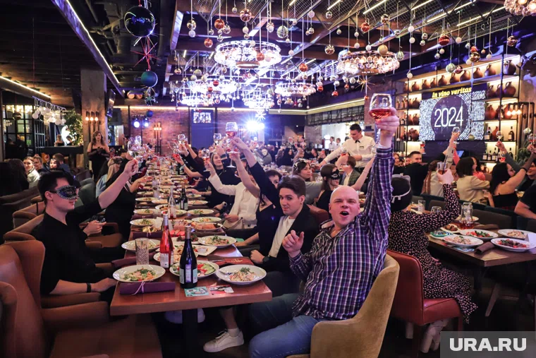 Самыми востребованными артистами для новогодних корпоративов в 2025 году стали как молодые исполнители, так и проверенные звезды эстрады