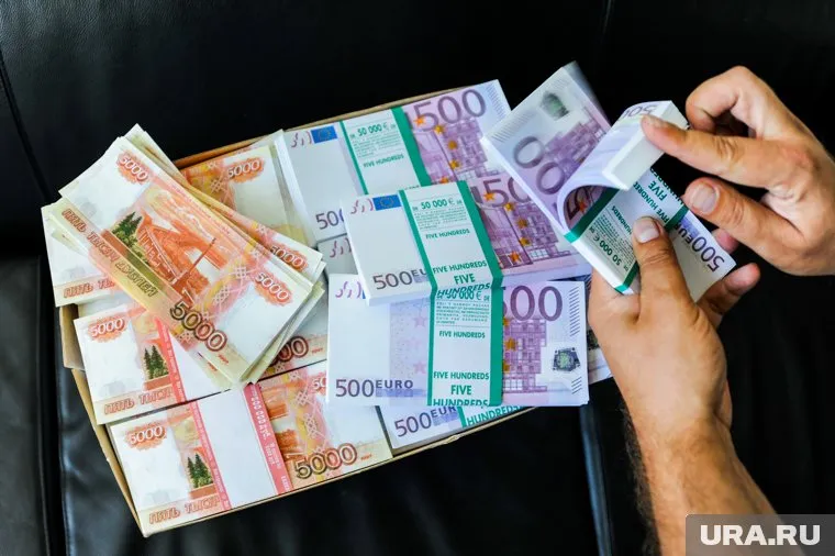 Хранить деньги стоит в валюте, в которой средства будут потрачены в будущем