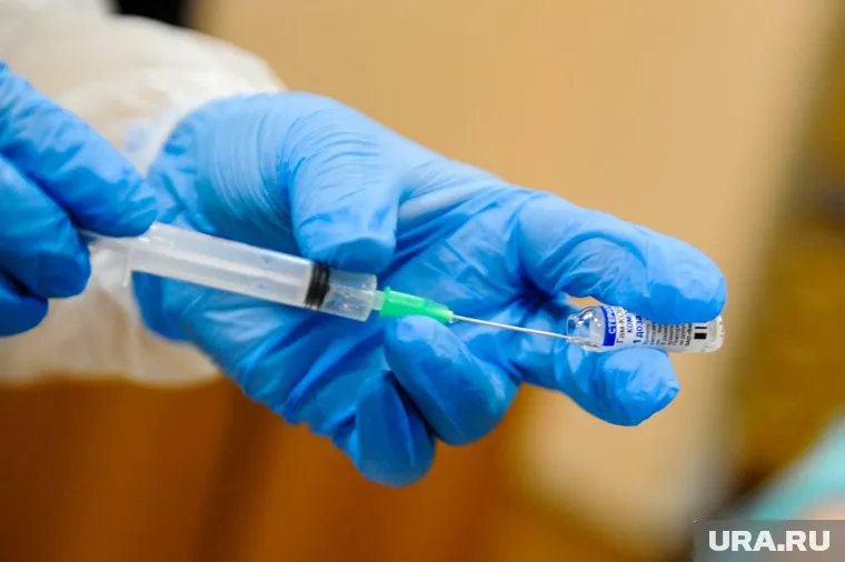 Коллективный иммунитет в России будет создан лишь через год, отметил Евгений Тимаков