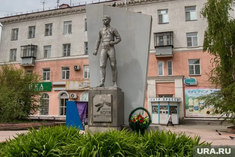Памятник Коле Мяготину разрушается в селе Колесниково (архивное фото)