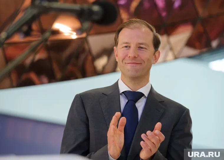 Глава Минпромторга РФ Денис Мантуров работает на «Иннопроме» в Екатеринбурге