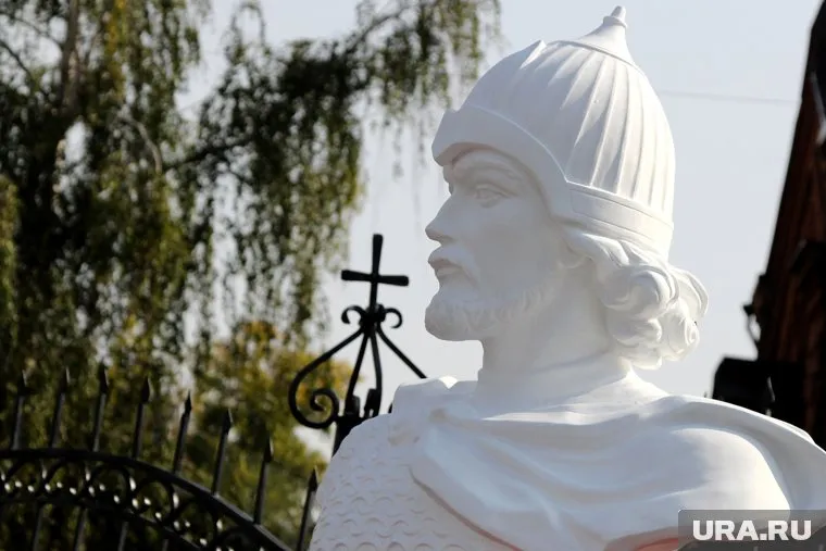 Памятник Александру Невскому поставят возле Александро-Невского собора (архивное фото)