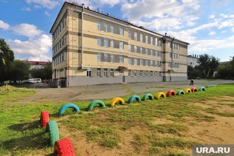 Мужчина приставал к ребенку недалеко от учебного заведения (архивное фото)