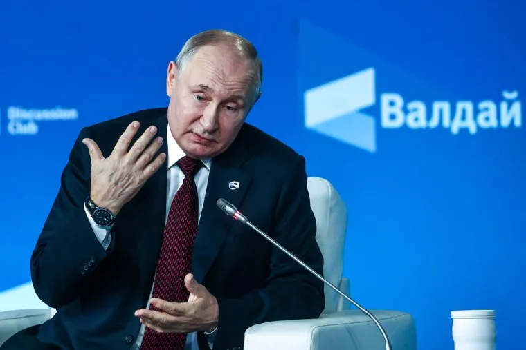 Владимир Путин на пленарной сессии Валдайского дискуссионного клуба. Сочи