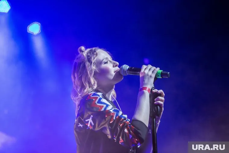 В интервью у Юрия Дудя певица Монеточка раскрыла подробности своей личной жизни