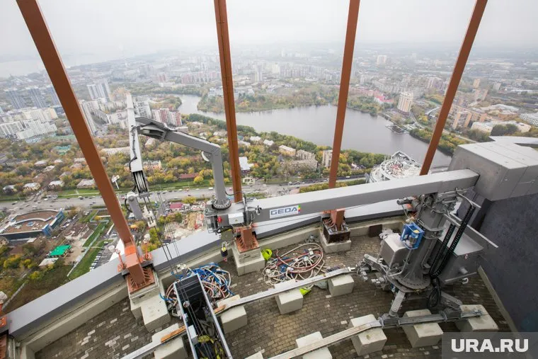 Съемка со строящихся высотных объектов позволяет делать уникальные кадры, но это чревато